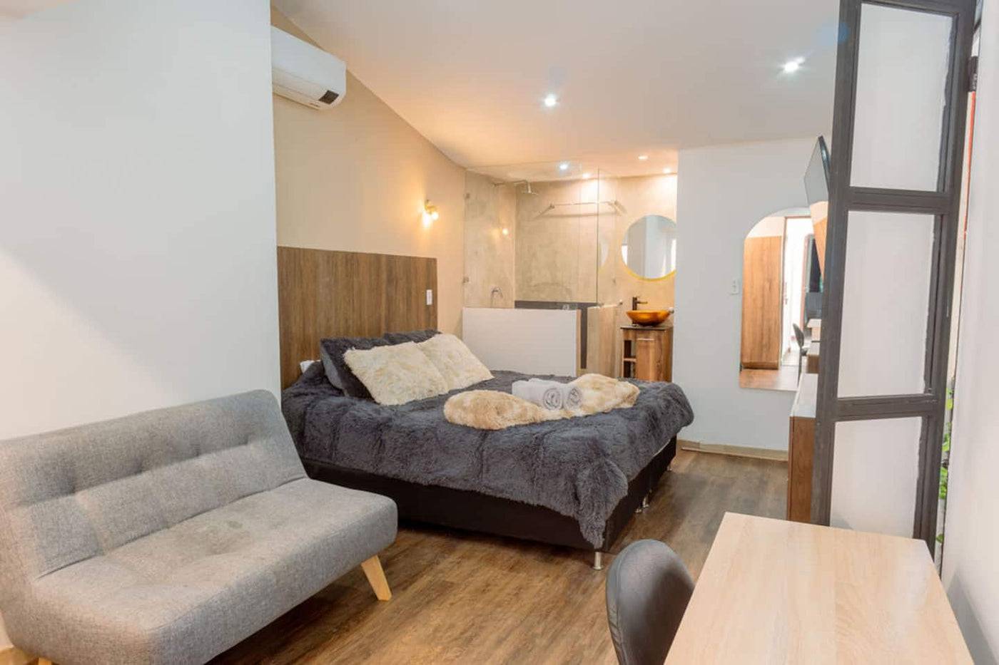 Fresh bedroom at Casa Murciélago for mid-stay housekeeping service